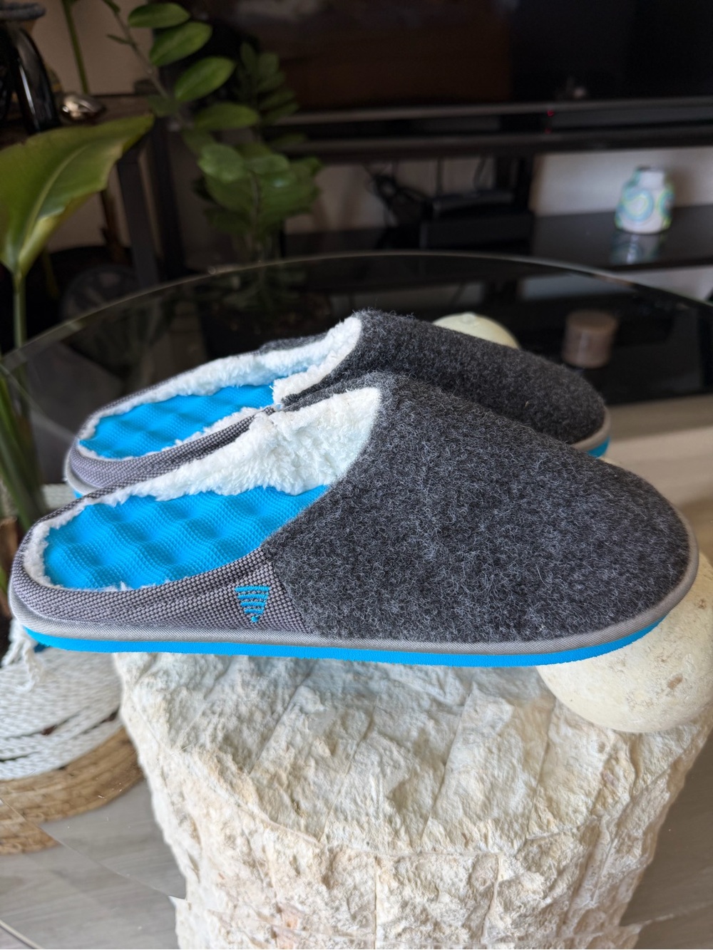 PR SOLES Avalon Recovery Unisex Slippers Gray Blue W10 M9 NWOT